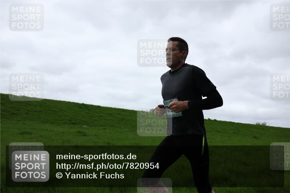 04.05.2025 - 8. Wedeler Halbmarathon Yannick Fuchs http://msf.ph/oto/7820954 04.05.2025 11:09:26 Laufen  meine-sportfotos.de