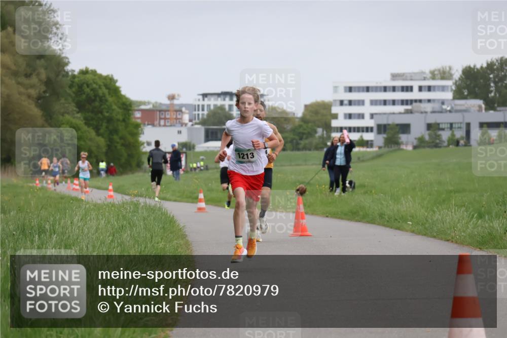 04.05.2025 - 8. Wedeler Halbmarathon Yannick Fuchs http://msf.ph/oto/7820979 04.05.2025 11:09:49 Laufen 1213 meine-sportfotos.de