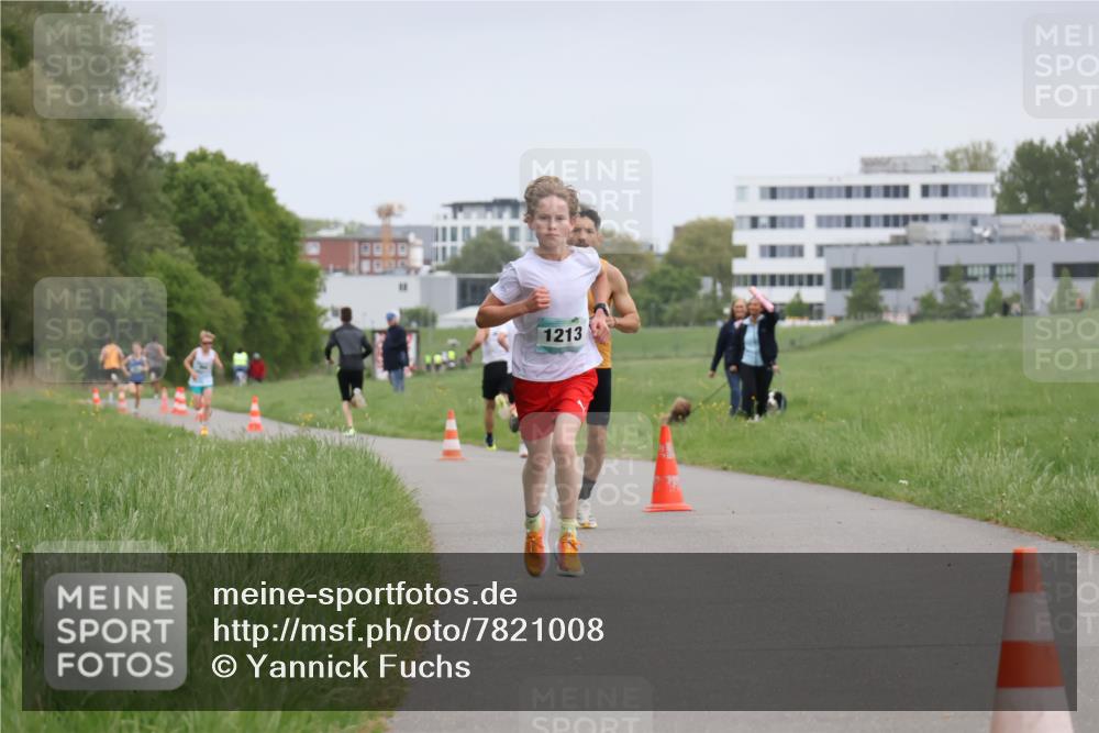 04.05.2025 - 8. Wedeler Halbmarathon Yannick Fuchs http://msf.ph/oto/7821008 04.05.2025 11:09:50 Laufen 1213 meine-sportfotos.de