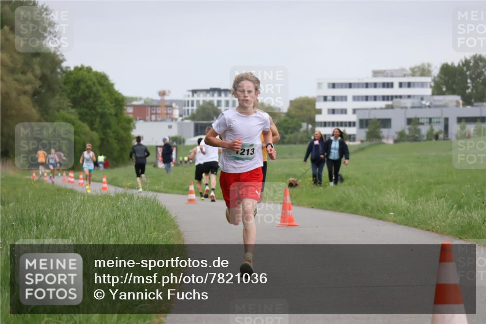 04.05.2025 - 8. Wedeler Halbmarathon Yannick Fuchs http://msf.ph/oto/7821036 04.05.2025 11:09:50 Laufen 213 meine-sportfotos.de