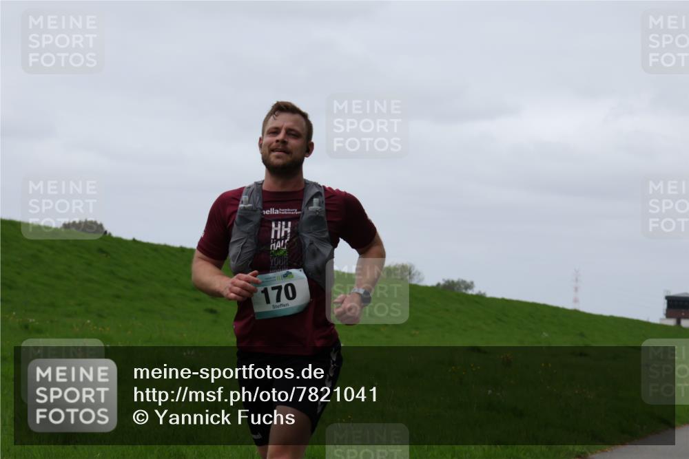 04.05.2025 - 8. Wedeler Halbmarathon Yannick Fuchs http://msf.ph/oto/7821041 04.05.2025 11:28:00 Laufen 170 meine-sportfotos.de