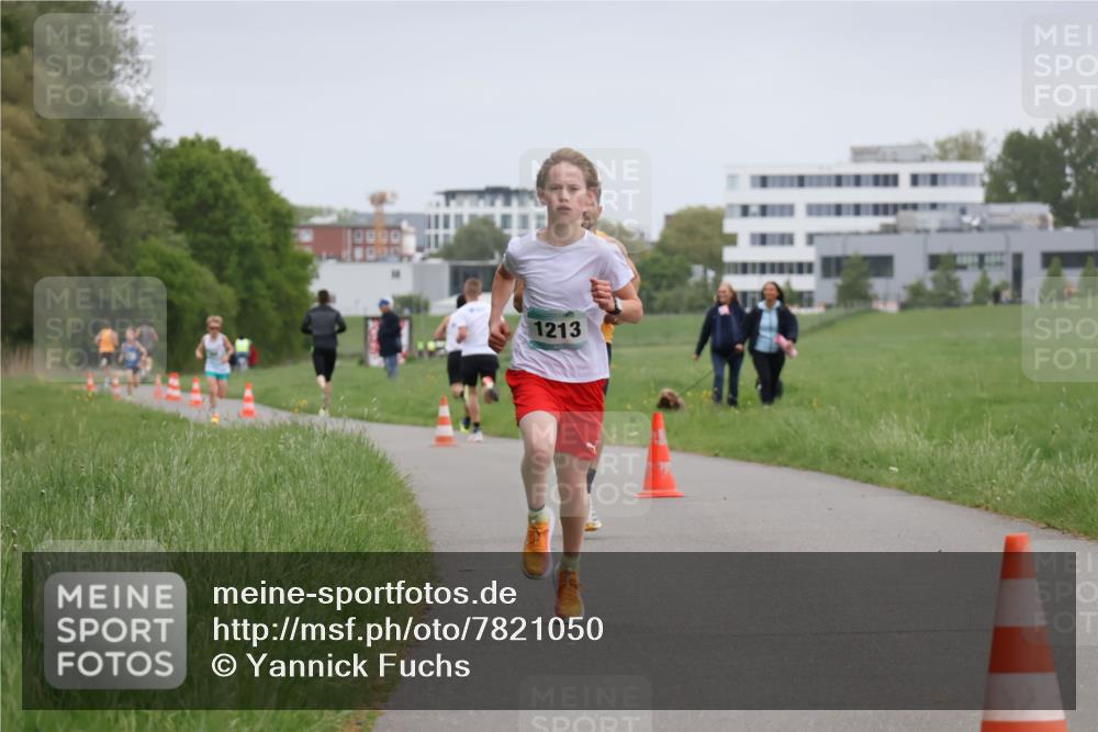 04.05.2025 - 8. Wedeler Halbmarathon Yannick Fuchs http://msf.ph/oto/7821050 04.05.2025 11:09:51 Laufen 1213 meine-sportfotos.de