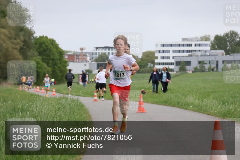 04.05.2025 - 8. Wedeler Halbmarathon Yannick Fuchs http://msf.ph/oto/7821056 04.05.2025 11:09:51 Laufen 1213 meine-sportfotos.de