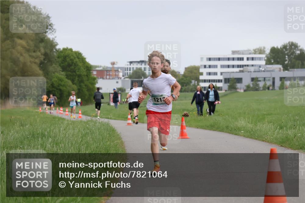 04.05.2025 - 8. Wedeler Halbmarathon Yannick Fuchs http://msf.ph/oto/7821064 04.05.2025 11:09:51 Laufen 1212 meine-sportfotos.de