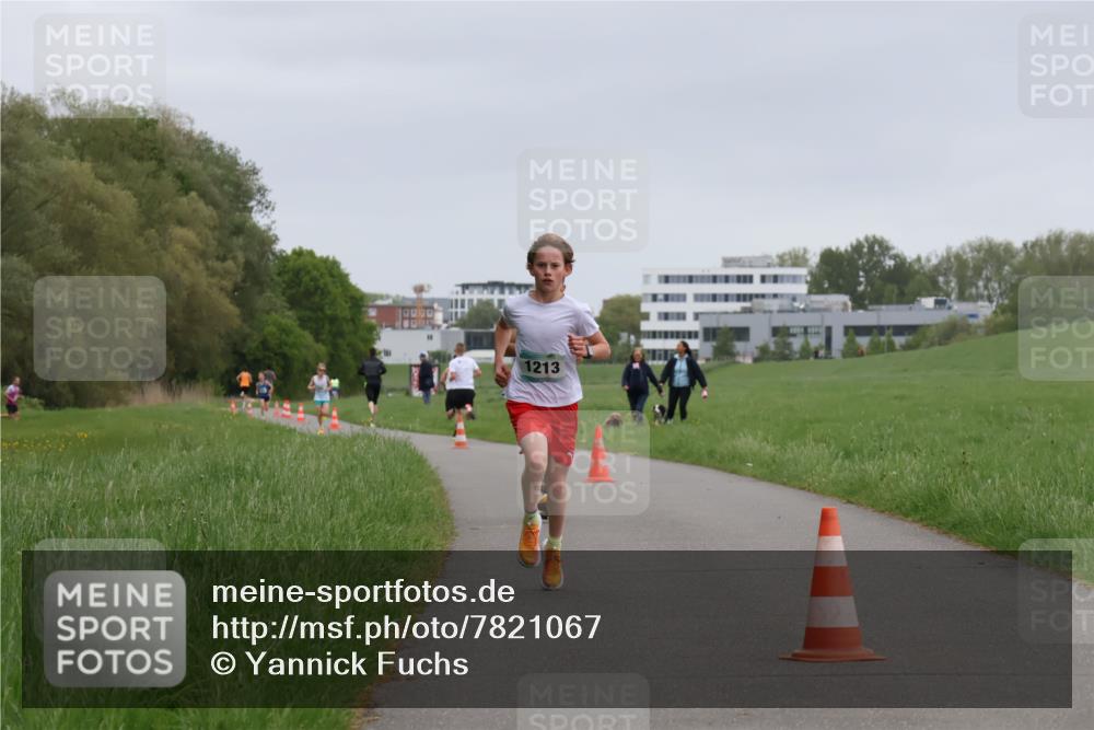 04.05.2025 - 8. Wedeler Halbmarathon Yannick Fuchs http://msf.ph/oto/7821067 04.05.2025 11:09:51 Laufen 1213 meine-sportfotos.de
