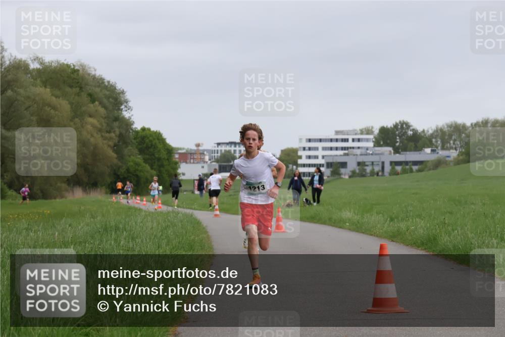 04.05.2025 - 8. Wedeler Halbmarathon Yannick Fuchs http://msf.ph/oto/7821083 04.05.2025 11:09:52 Laufen 1213 meine-sportfotos.de