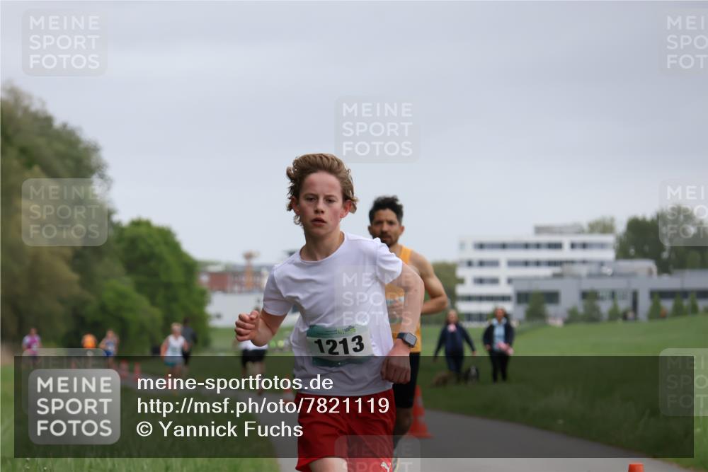 04.05.2025 - 8. Wedeler Halbmarathon Yannick Fuchs http://msf.ph/oto/7821119 04.05.2025 11:09:53 Laufen 1213 meine-sportfotos.de
