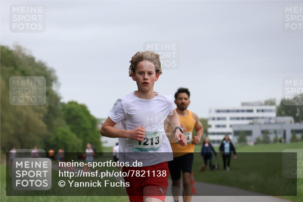 04.05.2025 - 8. Wedeler Halbmarathon Yannick Fuchs http://msf.ph/oto/7821138 04.05.2025 11:09:53 Laufen 213 meine-sportfotos.de