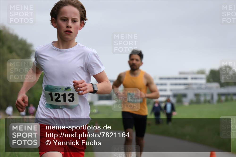 04.05.2025 - 8. Wedeler Halbmarathon Yannick Fuchs http://msf.ph/oto/7821164 04.05.2025 11:09:54 Laufen 32, 1213, 530 meine-sportfotos.de