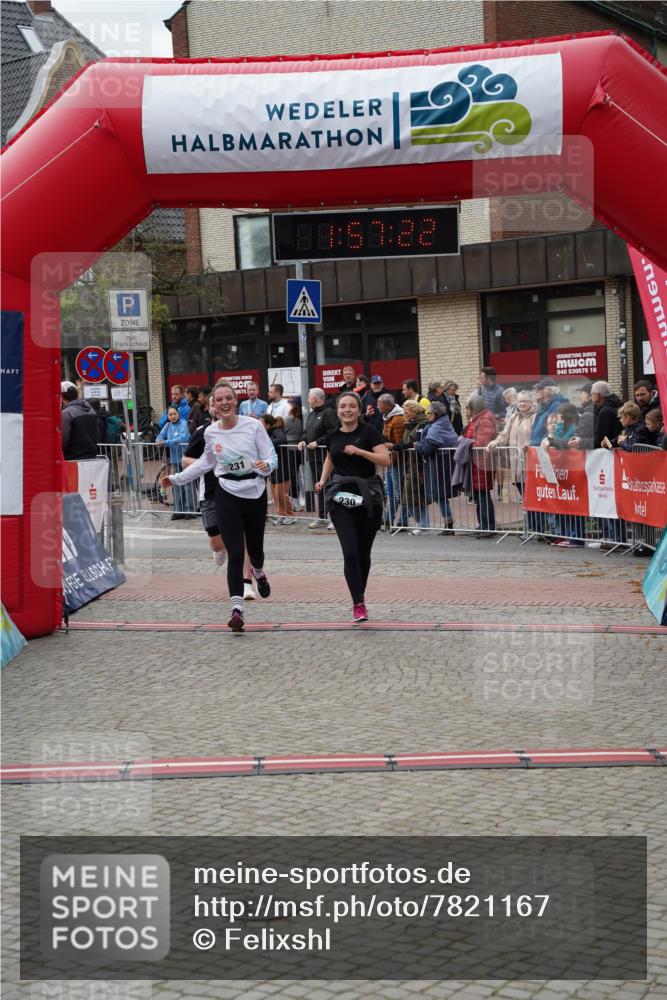 04.05.2025 - 8. Wedeler Halbmarathon Felixshl http://msf.ph/oto/7821167 04.05.2025 11:57:20 Ziel 230, 231, 568 meine-sportfotos.de
