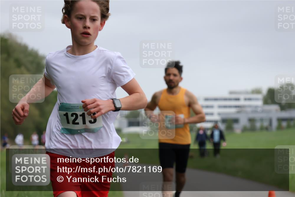 04.05.2025 - 8. Wedeler Halbmarathon Yannick Fuchs http://msf.ph/oto/7821169 04.05.2025 11:09:54 Laufen 1213 meine-sportfotos.de