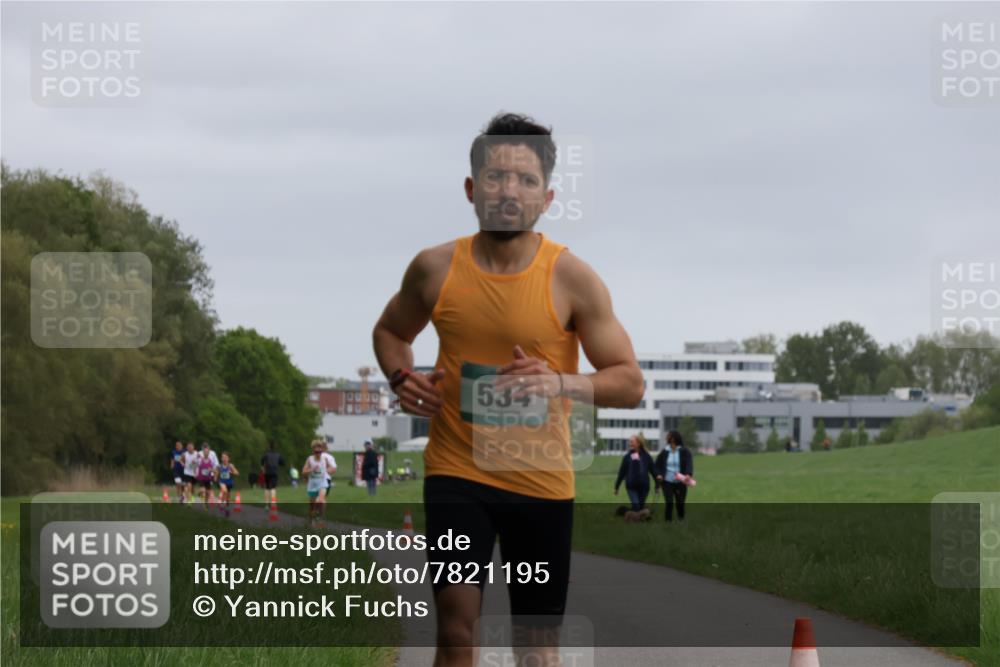 04.05.2025 - 8. Wedeler Halbmarathon Yannick Fuchs http://msf.ph/oto/7821195 04.05.2025 11:09:56 Laufen 534 meine-sportfotos.de