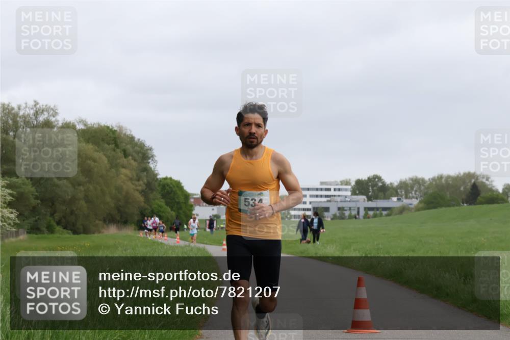 04.05.2025 - 8. Wedeler Halbmarathon Yannick Fuchs http://msf.ph/oto/7821207 04.05.2025 11:09:56 Laufen 534 meine-sportfotos.de