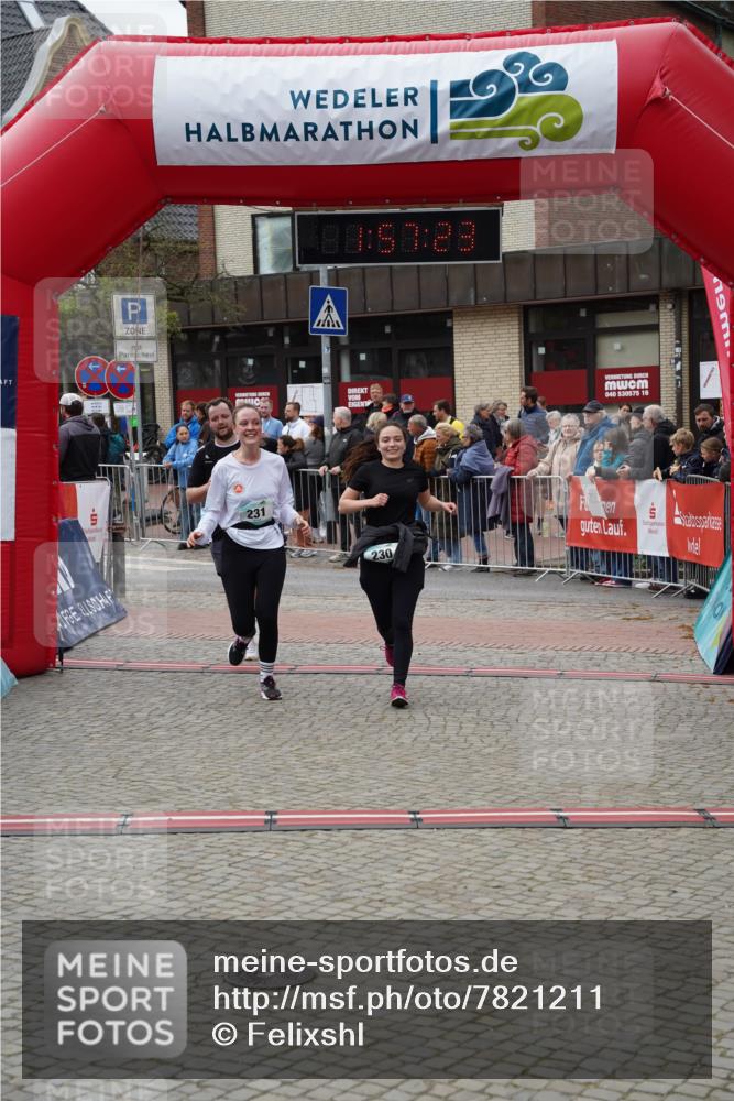 04.05.2025 - 8. Wedeler Halbmarathon Felixshl http://msf.ph/oto/7821211 04.05.2025 11:57:21 Ziel 230, 231, 568 meine-sportfotos.de