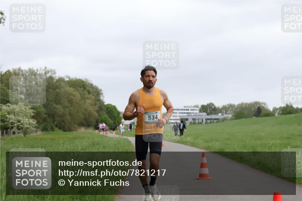 04.05.2025 - 8. Wedeler Halbmarathon Yannick Fuchs http://msf.ph/oto/7821217 04.05.2025 11:09:56 Laufen 534 meine-sportfotos.de