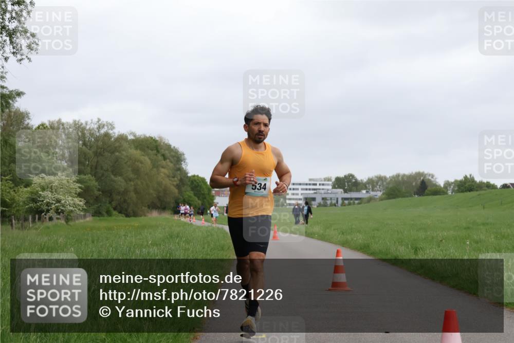 04.05.2025 - 8. Wedeler Halbmarathon Yannick Fuchs http://msf.ph/oto/7821226 04.05.2025 11:09:57 Laufen 534 meine-sportfotos.de