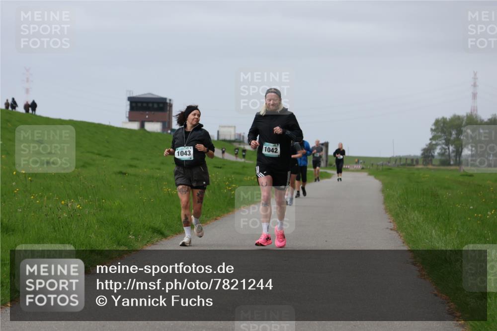 04.05.2025 - 8. Wedeler Halbmarathon Yannick Fuchs http://msf.ph/oto/7821244 04.05.2025 12:06:52 Laufen 1042, 1043 meine-sportfotos.de