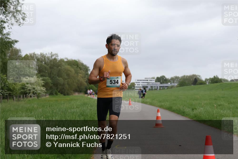 04.05.2025 - 8. Wedeler Halbmarathon Yannick Fuchs http://msf.ph/oto/7821251 04.05.2025 11:09:57 Laufen 534 meine-sportfotos.de