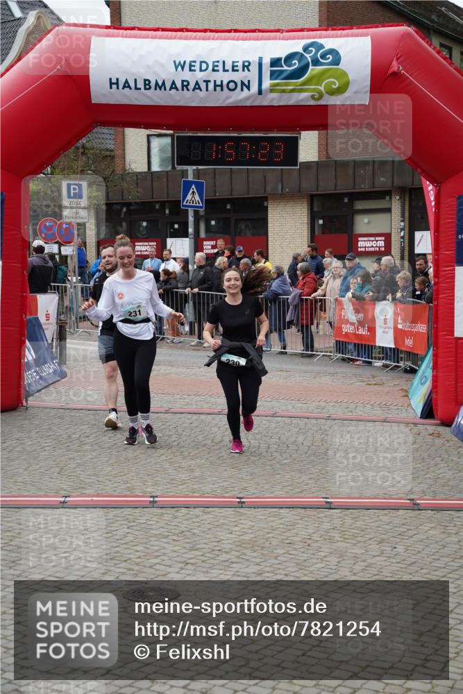 04.05.2025 - 8. Wedeler Halbmarathon Felixshl http://msf.ph/oto/7821254 04.05.2025 11:57:21 Ziel 230, 231, 568 meine-sportfotos.de