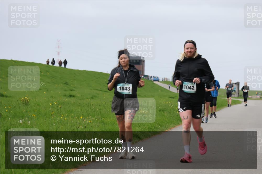 04.05.2025 - 8. Wedeler Halbmarathon Yannick Fuchs http://msf.ph/oto/7821264 04.05.2025 12:06:54 Laufen 1042, 1043 meine-sportfotos.de