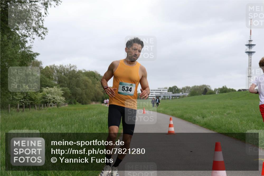 04.05.2025 - 8. Wedeler Halbmarathon Yannick Fuchs http://msf.ph/oto/7821280 04.05.2025 11:09:57 Laufen 534 meine-sportfotos.de