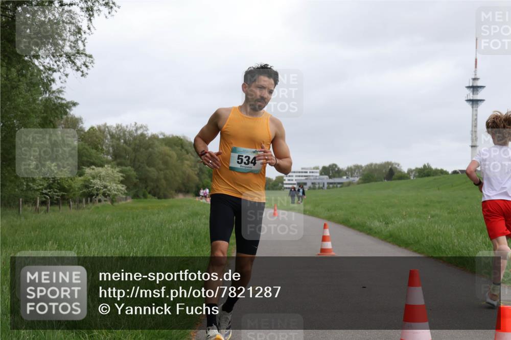 04.05.2025 - 8. Wedeler Halbmarathon Yannick Fuchs http://msf.ph/oto/7821287 04.05.2025 11:09:57 Laufen 534 meine-sportfotos.de