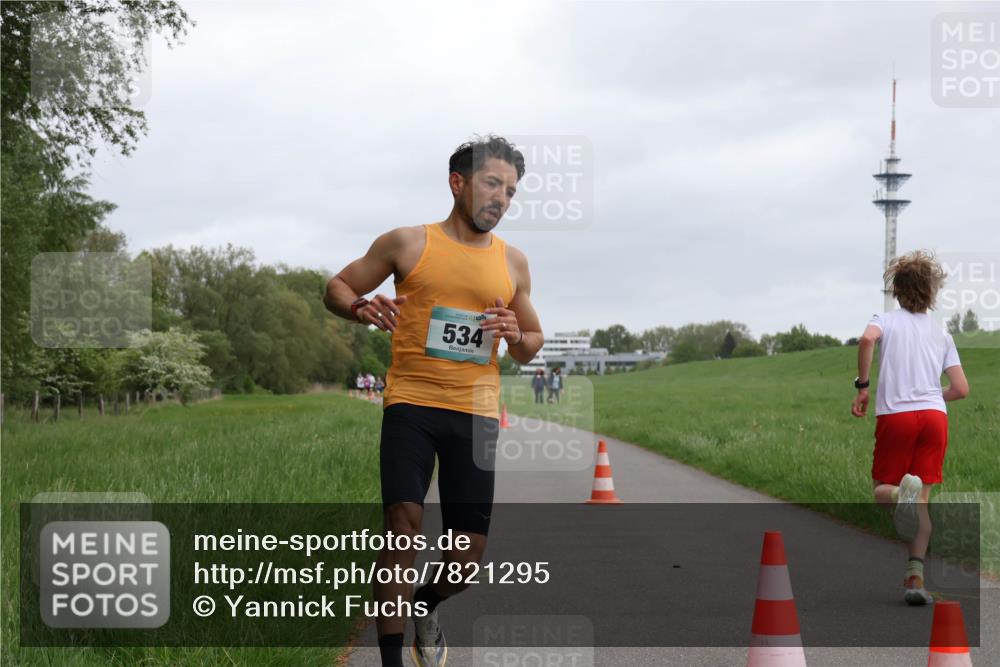 04.05.2025 - 8. Wedeler Halbmarathon Yannick Fuchs http://msf.ph/oto/7821295 04.05.2025 11:09:58 Laufen 534 meine-sportfotos.de