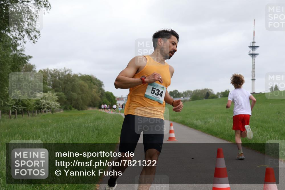 04.05.2025 - 8. Wedeler Halbmarathon Yannick Fuchs http://msf.ph/oto/7821322 04.05.2025 11:09:58 Laufen 534 meine-sportfotos.de