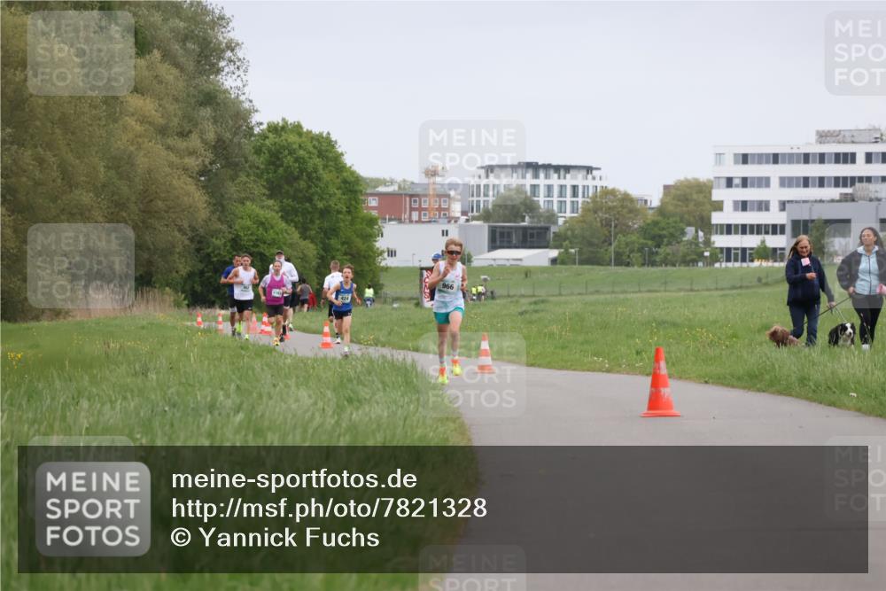 04.05.2025 - 8. Wedeler Halbmarathon Yannick Fuchs http://msf.ph/oto/7821328 04.05.2025 11:10:00 Laufen 966 meine-sportfotos.de