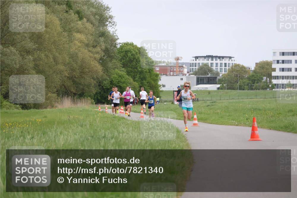 04.05.2025 - 8. Wedeler Halbmarathon Yannick Fuchs http://msf.ph/oto/7821340 04.05.2025 11:10:01 Laufen 966 meine-sportfotos.de