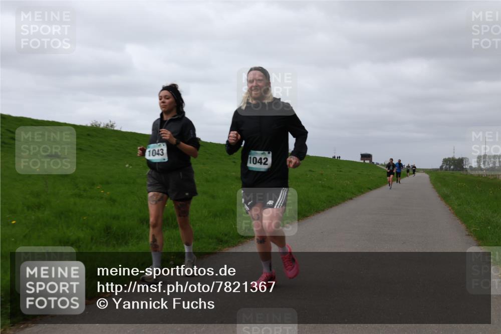 04.05.2025 - 8. Wedeler Halbmarathon Yannick Fuchs http://msf.ph/oto/7821367 04.05.2025 12:06:59 Laufen 1043, 1042 meine-sportfotos.de