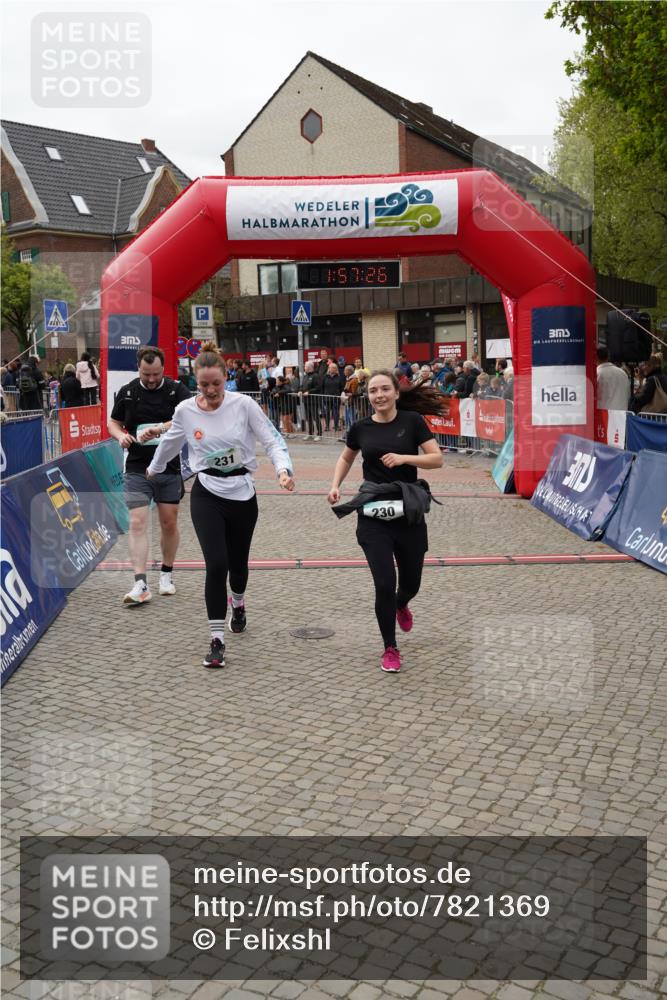 04.05.2025 - 8. Wedeler Halbmarathon Felixshl http://msf.ph/oto/7821369 04.05.2025 11:57:24 Ziel 230, 231, 568 meine-sportfotos.de