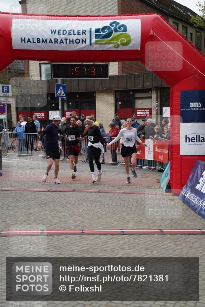 04.05.2025 - 8. Wedeler Halbmarathon Felixshl http://msf.ph/oto/7821381 04.05.2025 11:57:29 Ziel 104, 232, 928, 1161 meine-sportfotos.de
