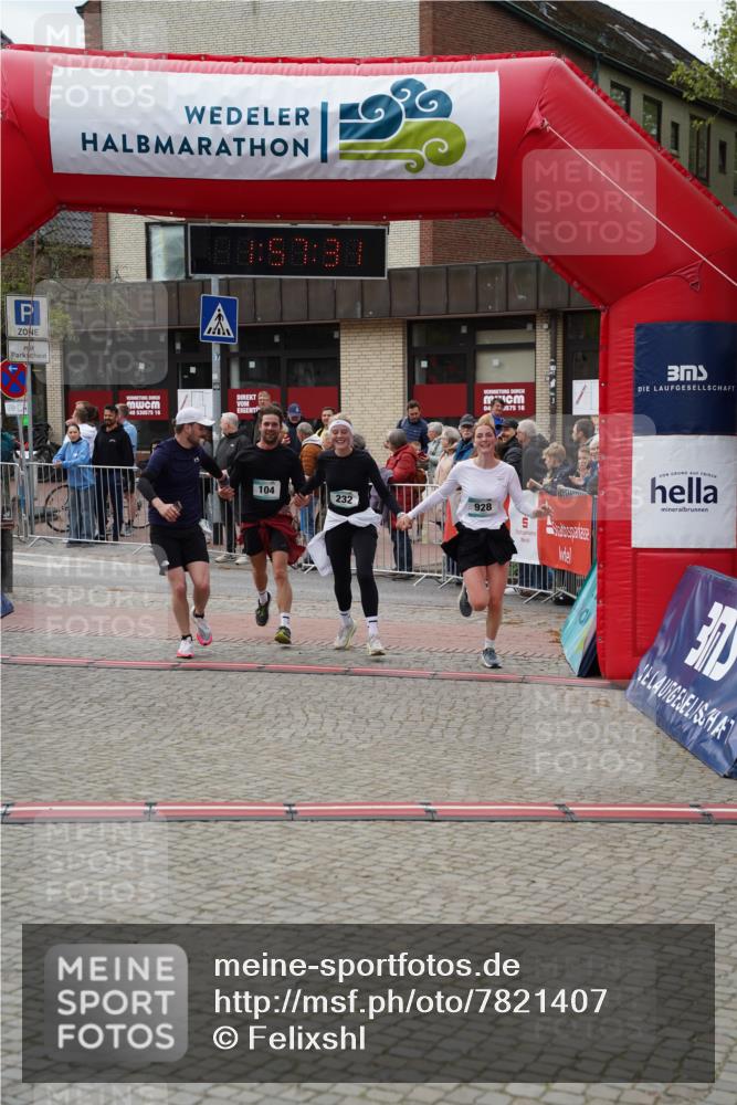 04.05.2025 - 8. Wedeler Halbmarathon Felixshl http://msf.ph/oto/7821407 04.05.2025 11:57:29 Ziel 104, 232, 928, 1161 meine-sportfotos.de