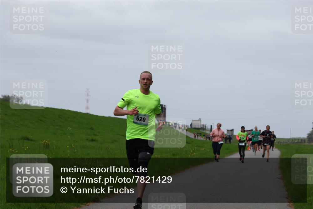 04.05.2025 - 8. Wedeler Halbmarathon Yannick Fuchs http://msf.ph/oto/7821429 04.05.2025 11:28:26 Laufen 620 meine-sportfotos.de