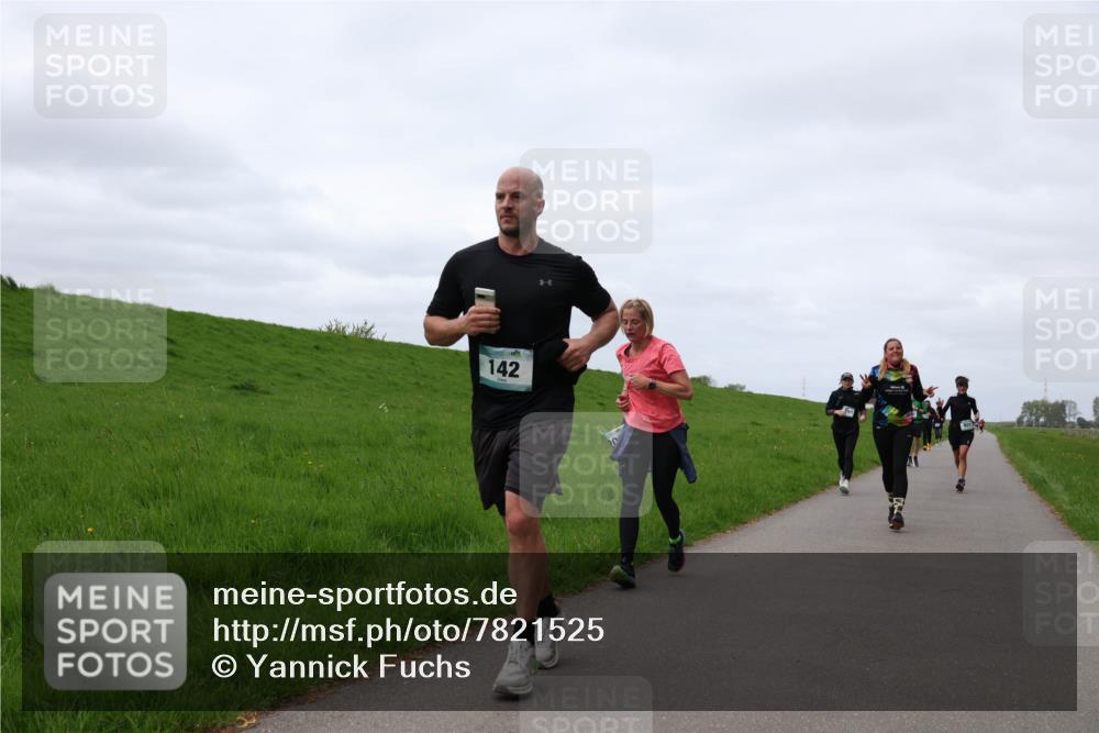 04.05.2025 - 8. Wedeler Halbmarathon Yannick Fuchs http://msf.ph/oto/7821525 04.05.2025 11:51:30 Laufen 142 meine-sportfotos.de