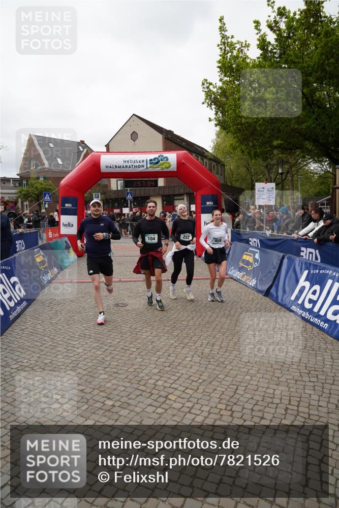 04.05.2025 - 8. Wedeler Halbmarathon Felixshl http://msf.ph/oto/7821526 04.05.2025 11:57:32 Ziel 104, 232, 928, 1161 meine-sportfotos.de