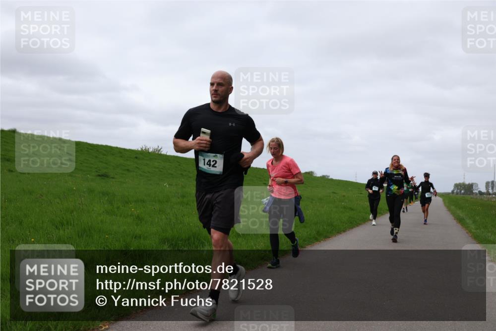 04.05.2025 - 8. Wedeler Halbmarathon Yannick Fuchs http://msf.ph/oto/7821528 04.05.2025 11:51:30 Laufen 142 meine-sportfotos.de