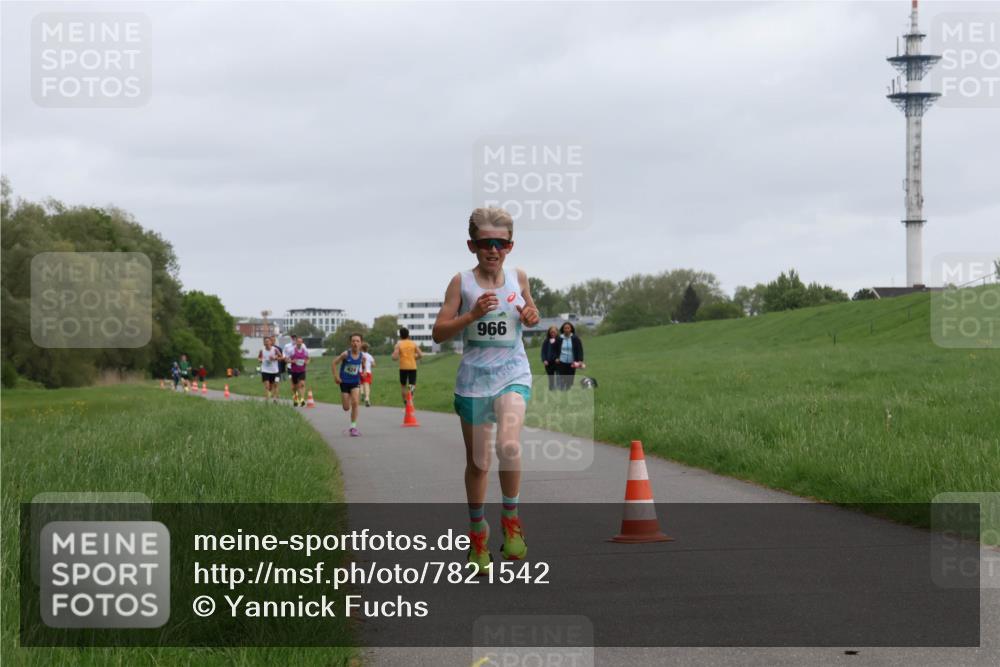 04.05.2025 - 8. Wedeler Halbmarathon Yannick Fuchs http://msf.ph/oto/7821542 04.05.2025 11:10:12 Laufen 996 meine-sportfotos.de