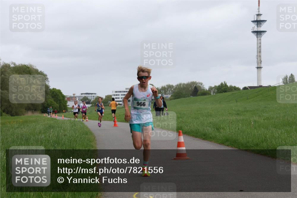 04.05.2025 - 8. Wedeler Halbmarathon Yannick Fuchs http://msf.ph/oto/7821556 04.05.2025 11:10:12 Laufen 996 meine-sportfotos.de