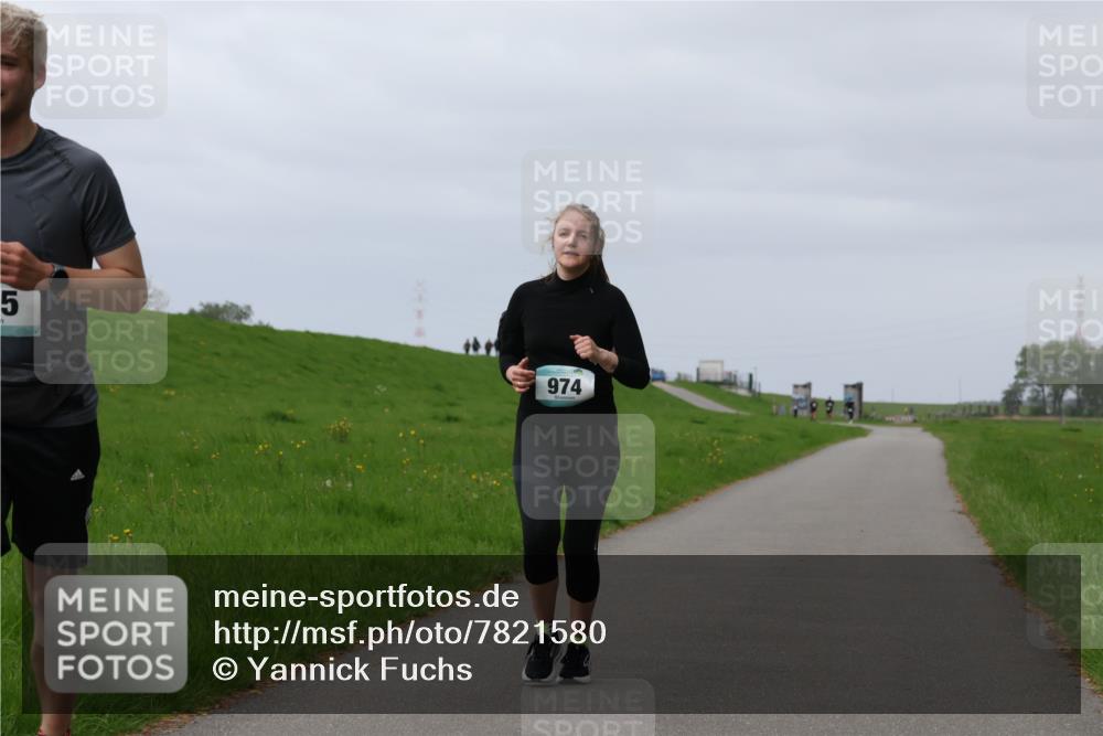 04.05.2025 - 8. Wedeler Halbmarathon Yannick Fuchs http://msf.ph/oto/7821580 04.05.2025 12:07:28 Laufen 5, 974 meine-sportfotos.de