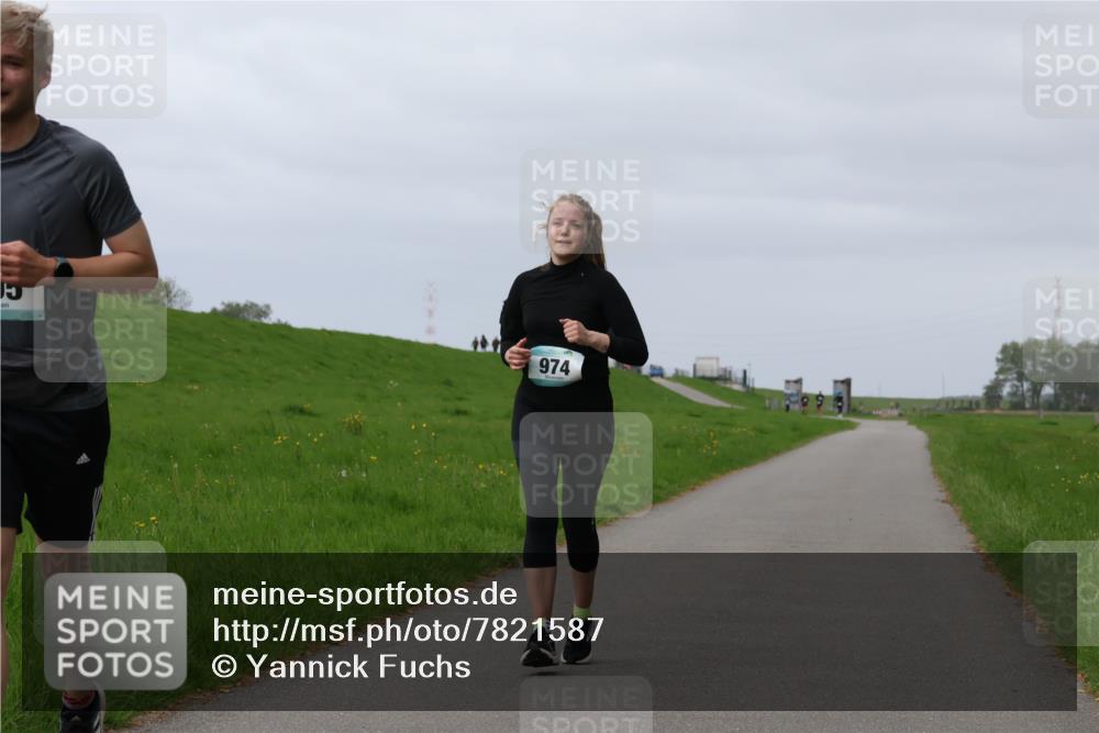 04.05.2025 - 8. Wedeler Halbmarathon Yannick Fuchs http://msf.ph/oto/7821587 04.05.2025 12:07:28 Laufen 974 meine-sportfotos.de