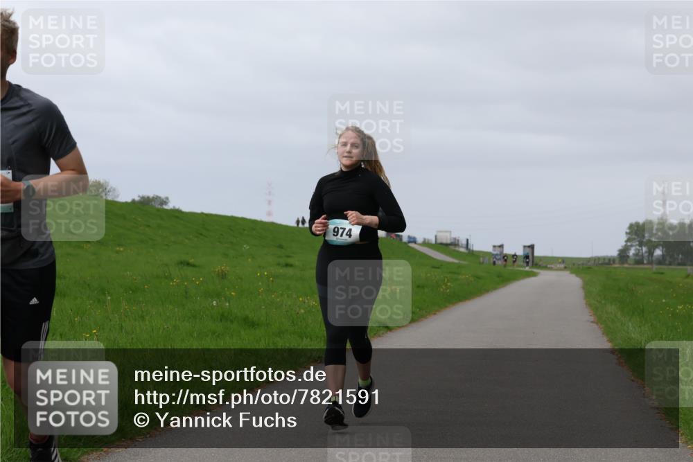 04.05.2025 - 8. Wedeler Halbmarathon Yannick Fuchs http://msf.ph/oto/7821591 04.05.2025 12:07:28 Laufen 974 meine-sportfotos.de
