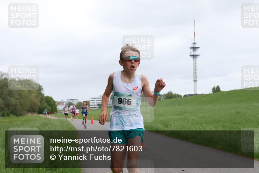 04.05.2025 - 8. Wedeler Halbmarathon Yannick Fuchs http://msf.ph/oto/7821603 04.05.2025 11:10:13 Laufen 966 meine-sportfotos.de