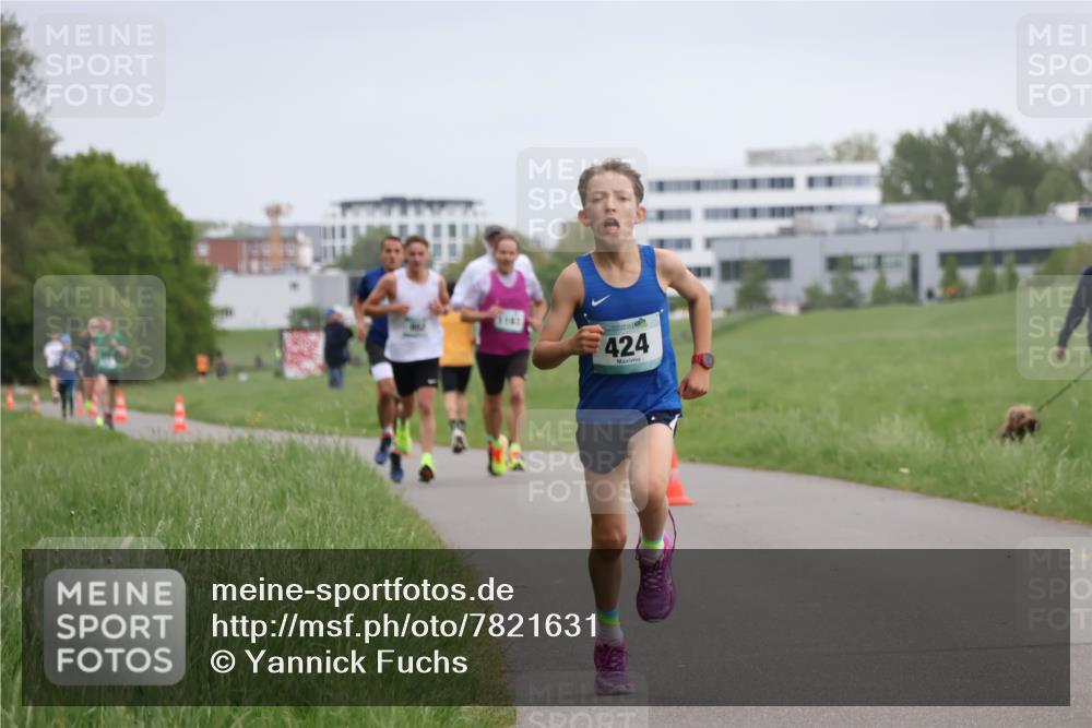 04.05.2025 - 8. Wedeler Halbmarathon Yannick Fuchs http://msf.ph/oto/7821631 04.05.2025 11:10:16 Laufen 424 meine-sportfotos.de