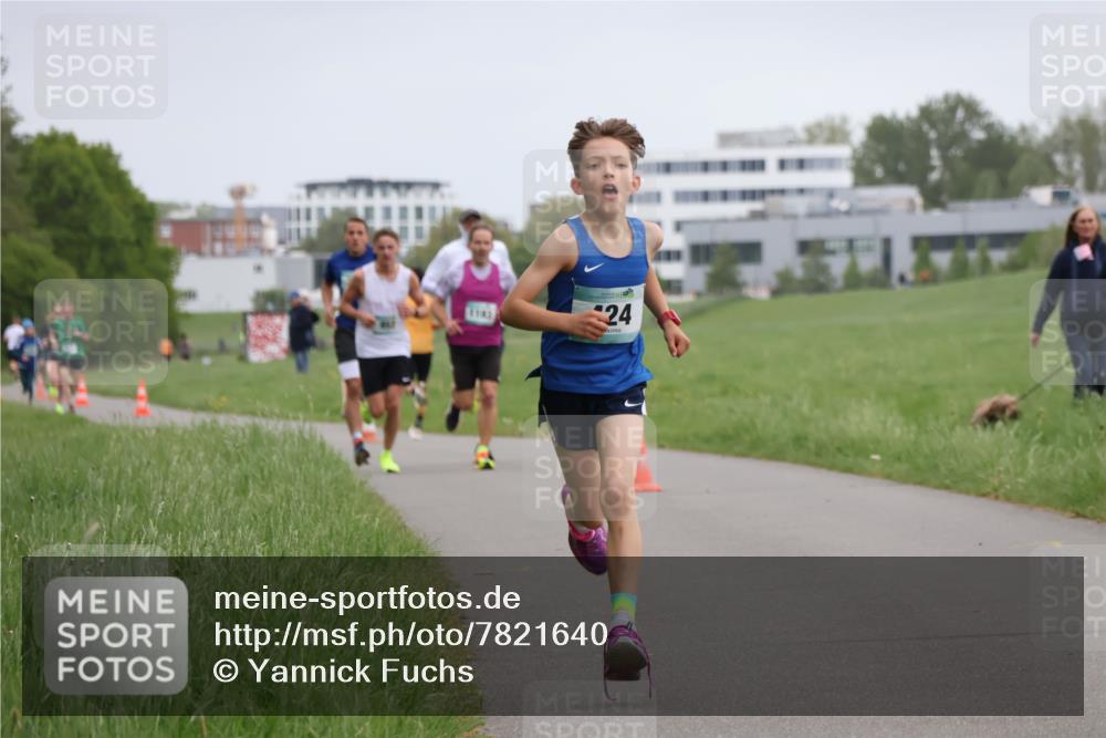 04.05.2025 - 8. Wedeler Halbmarathon Yannick Fuchs http://msf.ph/oto/7821640 04.05.2025 11:10:16 Laufen 1103, 24 meine-sportfotos.de