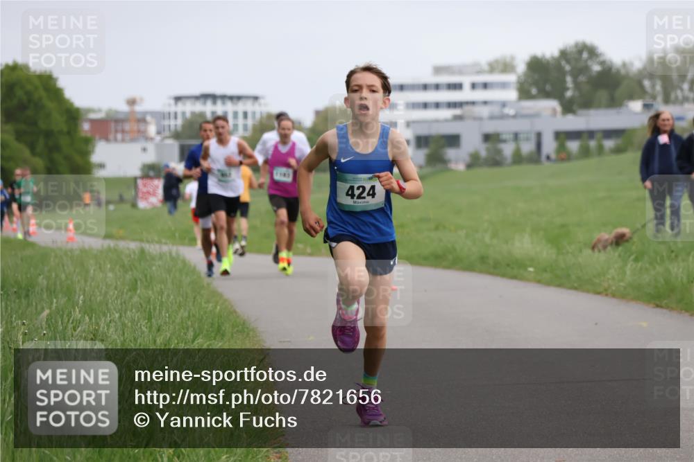 04.05.2025 - 8. Wedeler Halbmarathon Yannick Fuchs http://msf.ph/oto/7821656 04.05.2025 11:10:16 Laufen 424 meine-sportfotos.de