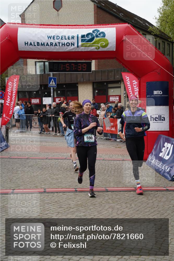 04.05.2025 - 8. Wedeler Halbmarathon Felixshl http://msf.ph/oto/7821660 04.05.2025 11:57:37 Ziel 349, 590, 1147, 1161 meine-sportfotos.de
