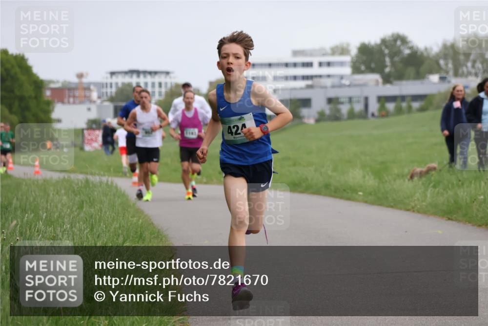 04.05.2025 - 8. Wedeler Halbmarathon Yannick Fuchs http://msf.ph/oto/7821670 04.05.2025 11:10:16 Laufen 1103, 424 meine-sportfotos.de