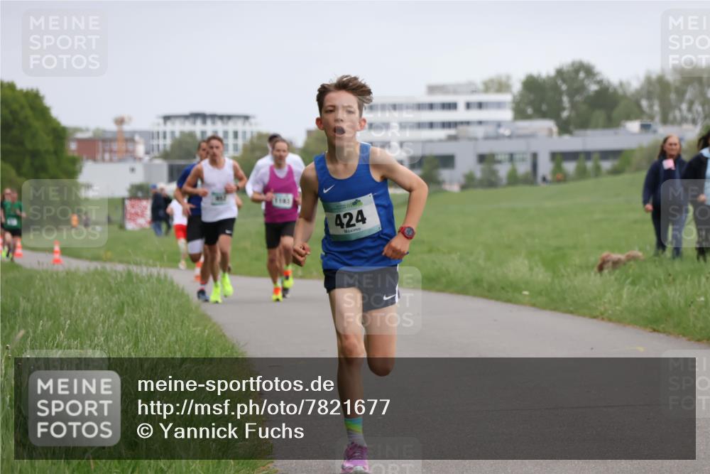 04.05.2025 - 8. Wedeler Halbmarathon Yannick Fuchs http://msf.ph/oto/7821677 04.05.2025 11:10:16 Laufen 1103, 424 meine-sportfotos.de